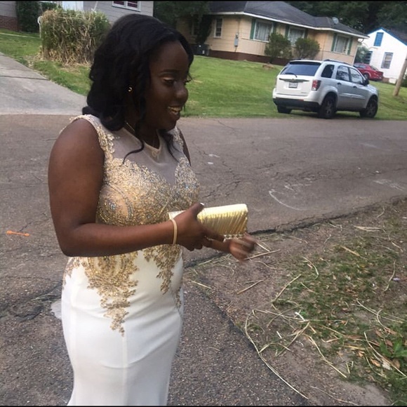 Prom Dresses - Picture 2 of 5